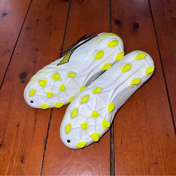 ***NWT*** Diadora White & Neon Yellow Soccer Cleats - Picture 7 of 9